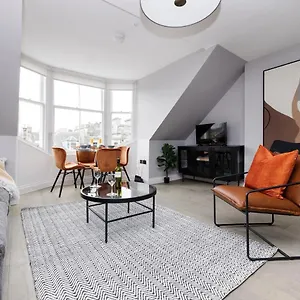  Apartment Altido Gorgeous Flat Overlooking Castle